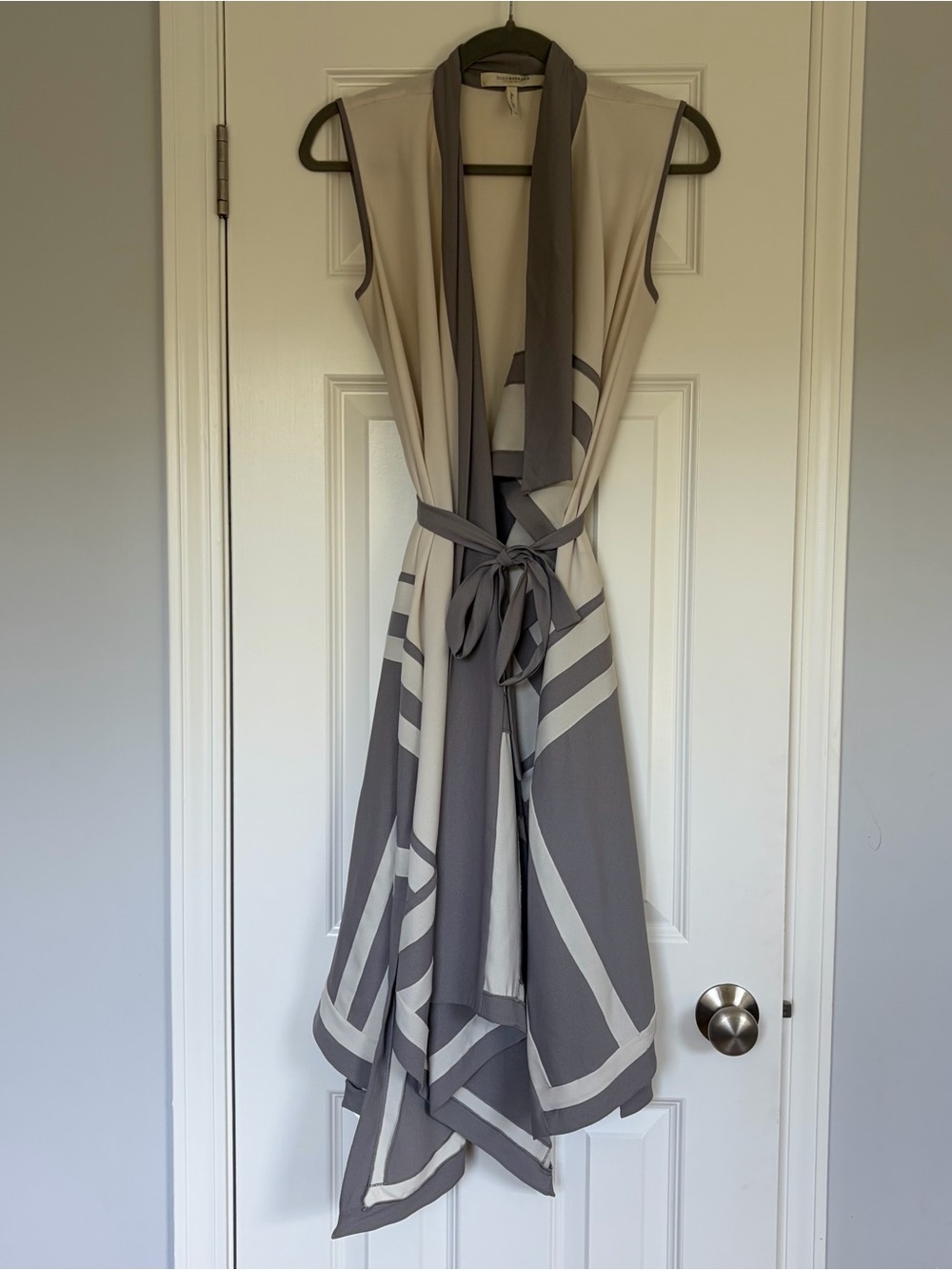 BCBGMAXAZRIA Runway Handkerchief Wrap Dress XS Beige Gray Tie Waist
